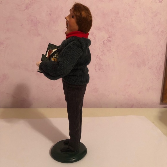 Byers Choice Caroler - Picture 8 of 14